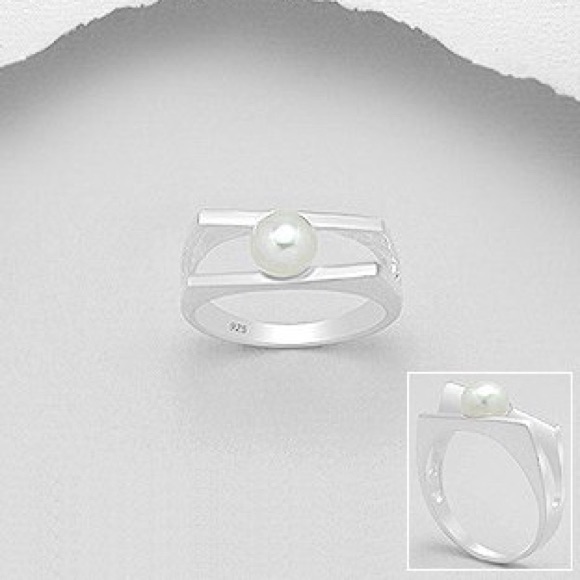 036 925 Silver Freshwater Pearl Ring